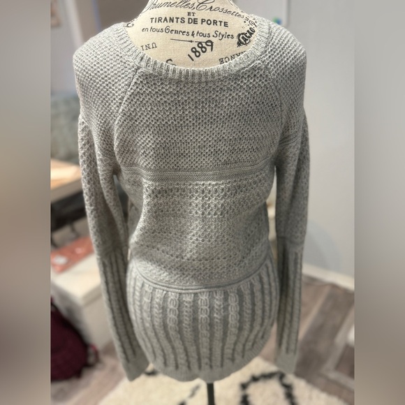 Athleta Merino Wool Blend Cable Knit Sweater Size Small - Picture 8 of 11